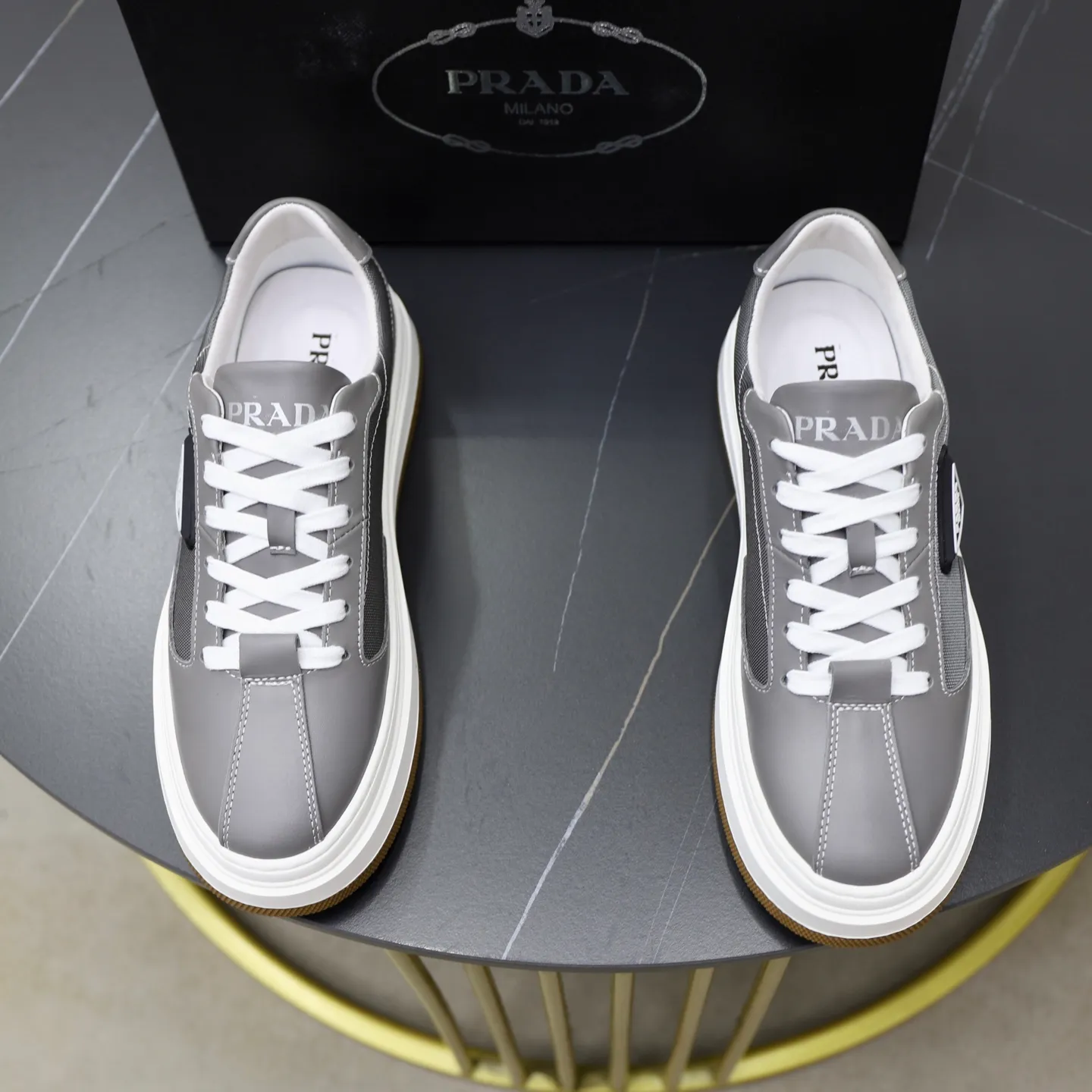 Ex-factory price: 440💰🙅‍♂️🙅‍♂️🙅‍♂️ Brand: PRADA Standard code: 38–44 (45 can be customized) Grade: Same as the official website Material: Original cowhide fabric Comfortable pigskin lining Lightweight wear-resistant outsole Style category: Men's fashionable casual shoes and boots Running sports shoes Distinguished luxury brand elements Top luxury Color: actual picture color